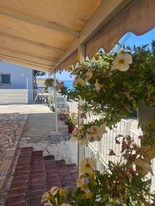 Balkón nebo terasa v ubytování GuestHouse Borsh