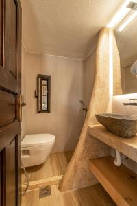 Ένα μπάνιο στο Angela's Guest House by AegianKazarte
