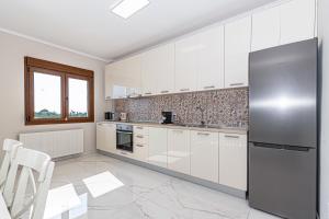 Kuchyňa alebo kuchynka v ubytovaní Vacation house with a panoramic sea view and forest