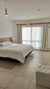 Ένα ή περισσότερα κρεβάτια σε δωμάτιο στο Hermoso departamento en La Plata Soho - Centro - Cochera Opcional