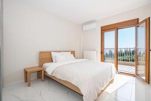 Posteľ alebo postele v izbe v ubytovaní Vacation house with a panoramic sea view and forest