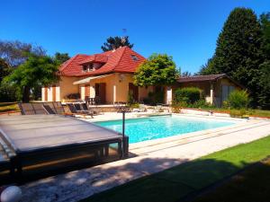 Bazén v ubytování L'échappée du Canal - Piscine - Cheminée - Clim - Parking privé gratuit - 8 personnes - 3 chambres - Parc nebo v jeho okolí