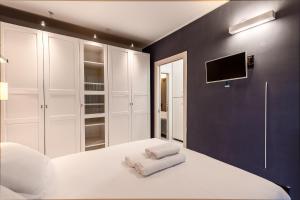 Forum Assago 5 min - APT with Double Terrace客房内的一张或多张床位