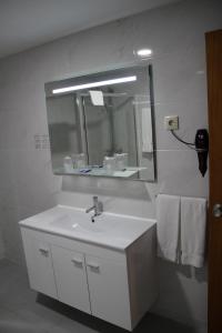 Ein Badezimmer in der Unterkunft Troia Hotel
