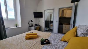 a bedroom with a bed with yellow pillows on it at Studio Cosy - Manoir Securisé - Avon in Avon