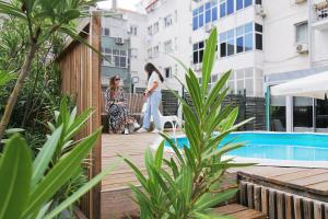 A piscina localizada em WOT Lisbon Nomad ou nos arredores