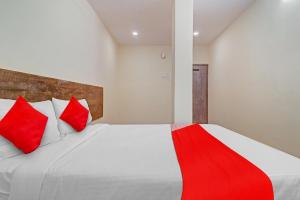 Ένα ή περισσότερα κρεβάτια σε δωμάτιο στο Hotel O R Square Bn Reddy