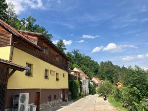 Budova, kde se apartmán nachází