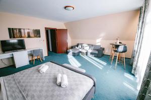 TV a/nebo společenská místnost v ubytování Greenwood hotel