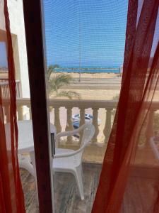 a room with a balcony with a view of the beach at بورتو مارينا ريزدنس in El Alamein