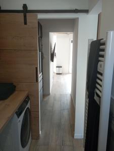 - une buanderie avec un lave-linge et un sèche-linge dans l'établissement Lueurs des marées, à Merlimont