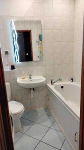 Ένα μπάνιο στο Apartament