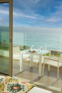 Vista generica sul mare o vista sul mare dall'interno dell'hotel