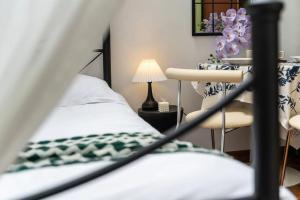 Letto o letti in una camera di 上海小胖纸民宿-武康大楼3店-老吉士
