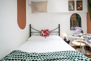 Letto o letti in una camera di 上海小胖纸民宿-武康大楼3店-老吉士
