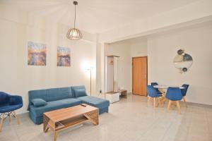 Posezení v ubytování Milena Comfy Piraeus Reno Apt AC & Full Kitchen