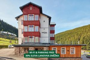 Výhľad na hory alebo výhľad na hory priamo z apartmánu
