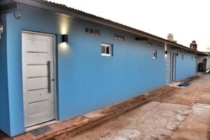 a blue building with a door on the side at Saenz Peña x 4 in Venado Tuerto