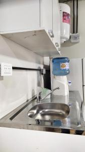 a kitchen with a stainless steel sink in a kitchen at Saenz Peña x 4 in Venado Tuerto +10 photos