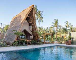 Bazén v ubytování Dejama Glamping Resort Lombok nebo v jeho okolí