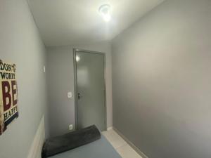 a room with a hallway with a glass door at Suíte para Homens Próximo ao Aeroporto e Metro in Sao Paulo