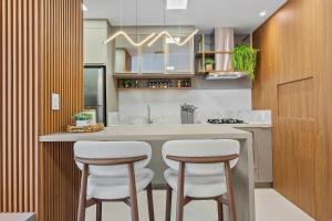 Η κουζίνα ή μικρή κουζίνα στο Leev Home 2 dorm 50m Rua Coberta by Achei Gramado