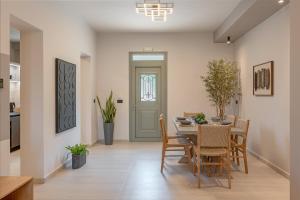 a dining room with a table and chairs and a door at Nonna in Sami