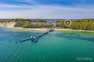 an aerial view of a pier in a body of water at Residenz Seeblick mit Sauna im Haus in Ostseebad Sellin