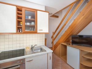 Kuchyň nebo kuchyňský kout v ubytování Apartments Šuster