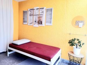 Postel nebo postele na pokoji v ubytování Camera privata con balcone