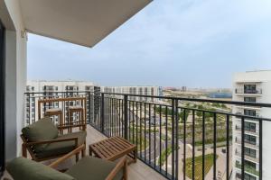 Balkón nebo terasa v ubytování Maison Privee - Charming Retreat with Panoramic Views on Yas Island + 18 fotografií