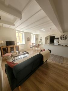 a living room with a couch and a table at La Maison de Marie in Charnay-lès-Mâcon