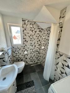 Koupelna v ubytování Room Ejna 2