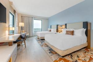 Postel nebo postele na pokoji v ubytování Cambria Hotel Austin Downtown