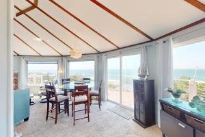 Gallery image of A Whale of a View! in Depoe Bay