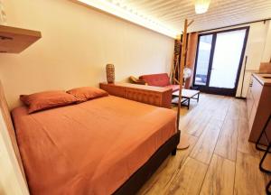 a bedroom with a bed and a couch in a room at Maison Juliette in Clichy