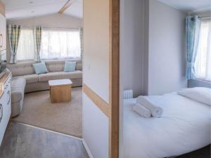 Photo de la galerie de l'établissement Pinewoods Easy Access sleeps 6 – dog friendly, à Wells-next-the-Sea 2 autres photos