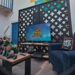 TV a/nebo společenská místnost v ubytování Way Kap Hostel Cusco