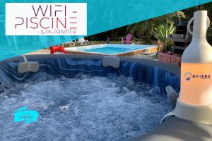 Bazén v ubytování Suite Lagoon climatisée avec piscine, spa privatif nebo v jeho okolí + 15 fotografií
