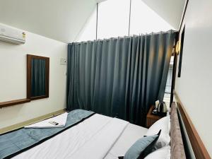 Lova arba lovos apgyvendinimo įstaigoje TCS Rooms Ezhilode Payyanur