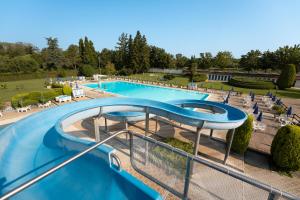 Bazén v ubytování Terme Di Monte Valenza nebo v jeho okolí