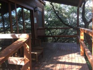 Un balcón o terraza de Cabaña El Valle