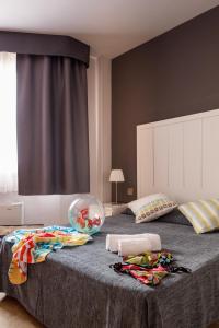 Posteľ alebo postele v izbe v ubytovaní Hotel Alguer