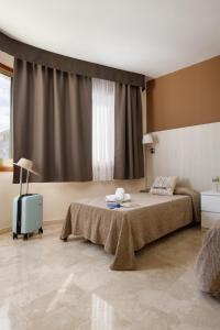 Posteľ alebo postele v izbe v ubytovaní Hotel Alguer