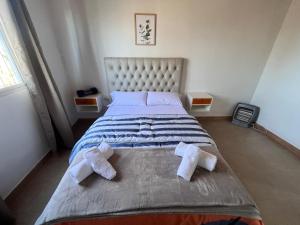 Postel nebo postele na pokoji v ubytování Hospedaje LH segundo A a 15 minutos del aeropuerto de Ezeiza