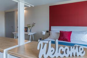 a bedroom with a bed with a red wall at Verona Skyline Apartments - Appartamento 9D in Verona