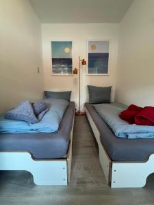 two beds sitting in a room withermottermottermottermott at Wilder Klaus in Wangerooge