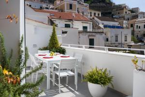 Balkoni atau teres di Rooftop 19_Amalfi Luxury Suite +23 gambar