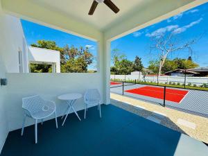 Bassein majutusasutuses The Pickleball Haven of Naples - Gray Supreme või selle lähedal