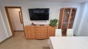 a living room with a television on a wooden dresser at Apartamento Casa Camacho in Burriana